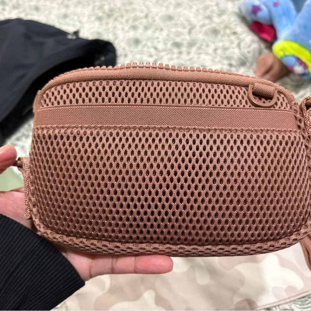 NWOT Dagne Dover Brown Mesh Mini Crossbody bag - Picture 2 of 5